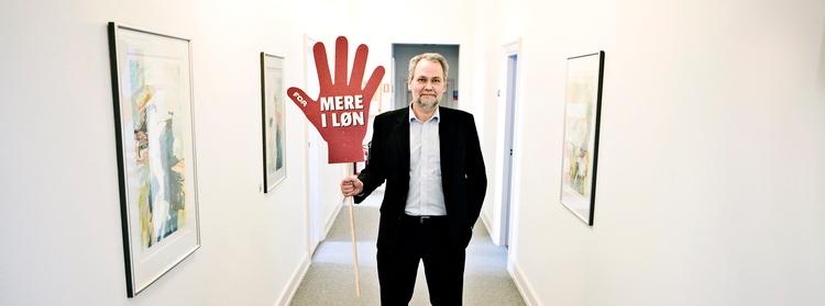 Gambler. Det hele endte med forlig, men faktisk bød foråret 2008 på den hidtil største konflikt på det offentlige arbejdsmarked. Det var ikke mindst løfter fra Christiansborg, som fik FOA's Dennis Kristensen og andre til at vejre morgenluft. 