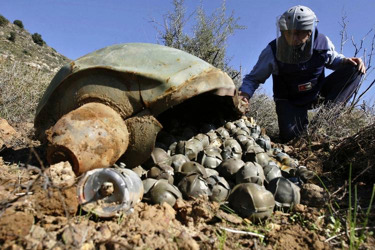 Several Danish councils invest in questionable companies - one in a company that produces cluster bombs according to a report. Archive. 