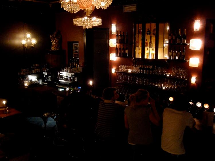 Cafe Hackenbusch er lukket og på stedet er Von Fressen åbnet med filosof-cocktails og wienerschnitzel. 