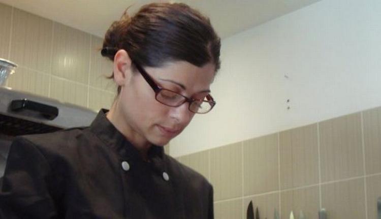 Elisa Muncan er den første kvindelig kok til at blive spottet af den gastronomiske bibel Gault Millau. 