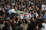 Begravelse. Iranere sørger over de døde revolutionsgarder, der blev dræbt af en selvmordsbomber 18. oktober 