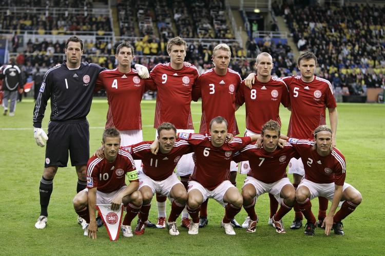 HÆDER. Fire af Danmarks VM-helte kan løbe med titlen som årets spiller: Thomas Sørensen, Simon Kjær, Jakob Poulsen og Nicklas Bendtner. Arkivfoto. 