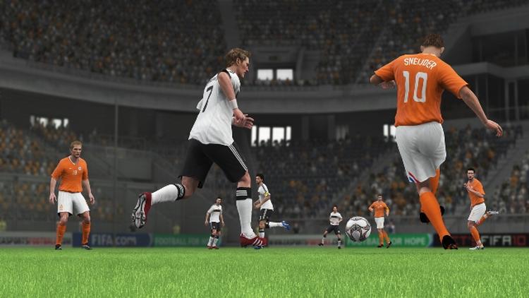 Drop den fysiske kopi af FIFA 10 og spar 69 kr. ved at downloade spillet direkte til harddisken. Den tyske digital-distributions butik GamesLoad har nu udvidet til Danmark. 