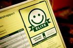 Grov svindel som datofusk, fedt i kødet og svinekød i det hakkede lam bliver ikke opdaget af Fødevarekontrollen. Kontrollen uddeler Elitesmileys til butikker, hvor butiksslagteren snyder på vægten. 