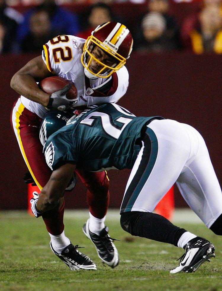 stop. Antwaan Randle El stoppes af Philadelphia Eagles' cornerback Sheldon Brown. 