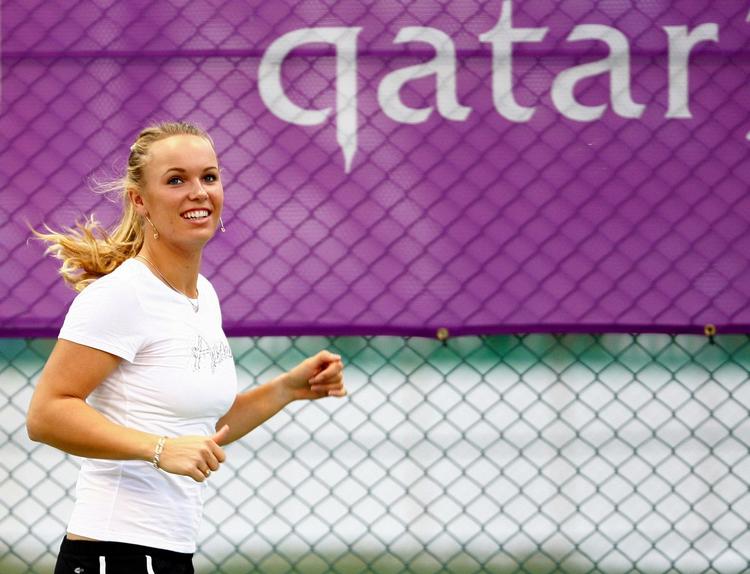 klar. Wozniacki træner på livet løs under den bagende sol i Qatar. 