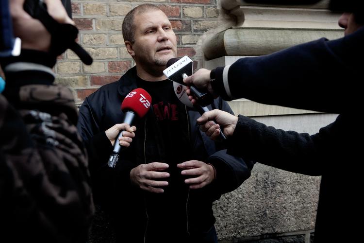 Midtpunkt. HA-rockeren Jørn Jønke Nielsen var omsværmet af medierne, da han mødte op i landsretten. 