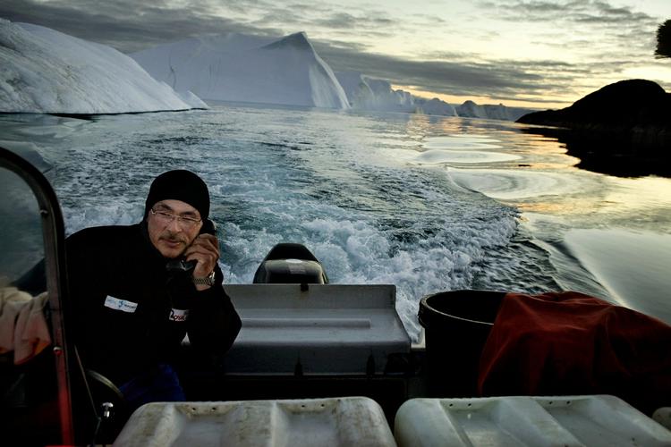 Du kan ringe jorden rundt en time ad gangen - gratis. Hvis du aaltså ringer om fredagen. Dog gælder det ikke til skibs- og satellitnumre, så det bliver stadig dyrt at ringe til søens folk. 