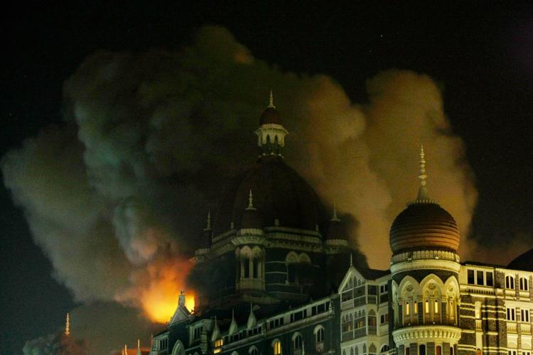 Billede fra terrorangrebet mod Mumbai sidste år, hvor mindst 174 mennesker mistede livet. 