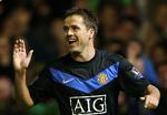 Titeljagt. Michael Owen scorede et af Manchester Uniteds to mål, da holdet gik videre til kvartfinalen i Carling Cup. 