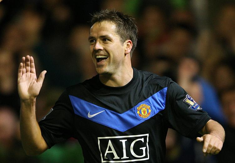 Titeljagt. Michael Owen scorede et af Manchester Uniteds to mål, da holdet gik videre til kvartfinalen i Carling Cup. 
