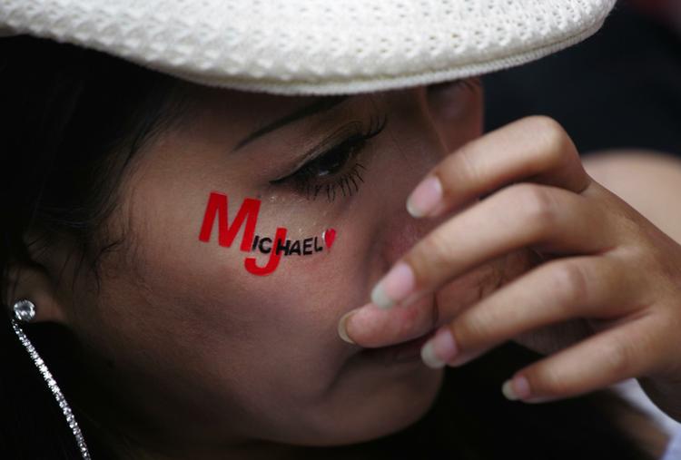Også i Taipei, Taiwan, kan der knibes en tåre for Michael Jackson. 