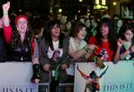 Jackson-fans sørgede for egen kæmpefest på Leicester Square i London. 