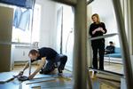 Stadig flere boligejere er forsinket med terminen, men SP-penge, skattelettelser og afdragsfrie lån gør, at vi er mindre pressede end under krisen i 90'erne. 