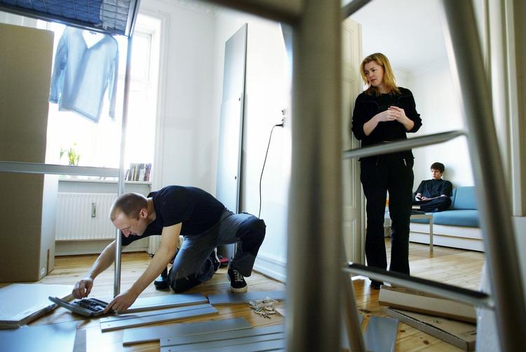 Stadig flere boligejere er forsinket med terminen, men SP-penge, skattelettelser og afdragsfrie lån gør, at vi er mindre pressede end under krisen i 90'erne. 