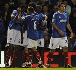 FALLIT. Portsmouth mangler at betale transferpenge til Arsenal og Chelsea. Nu koster det dem retten til at købe nye spillere. Arkivfoto. 
