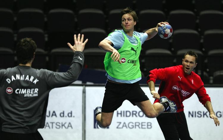oppe. Hans Lindberg er i topform og kan få sin landskamp nummer 100 i denne uge. 