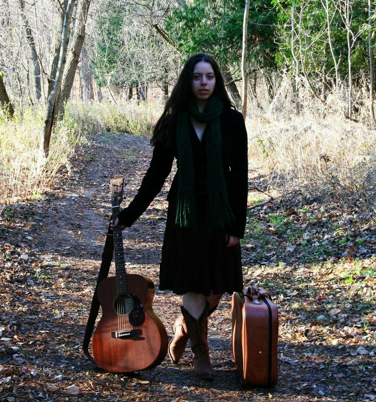 Lovende. Folksangerinden Taylor Mitchell blev tidligere på året nomineret til en 'Canadian Folk Music Award' i ungdomskategorien. Arkivfoto. 