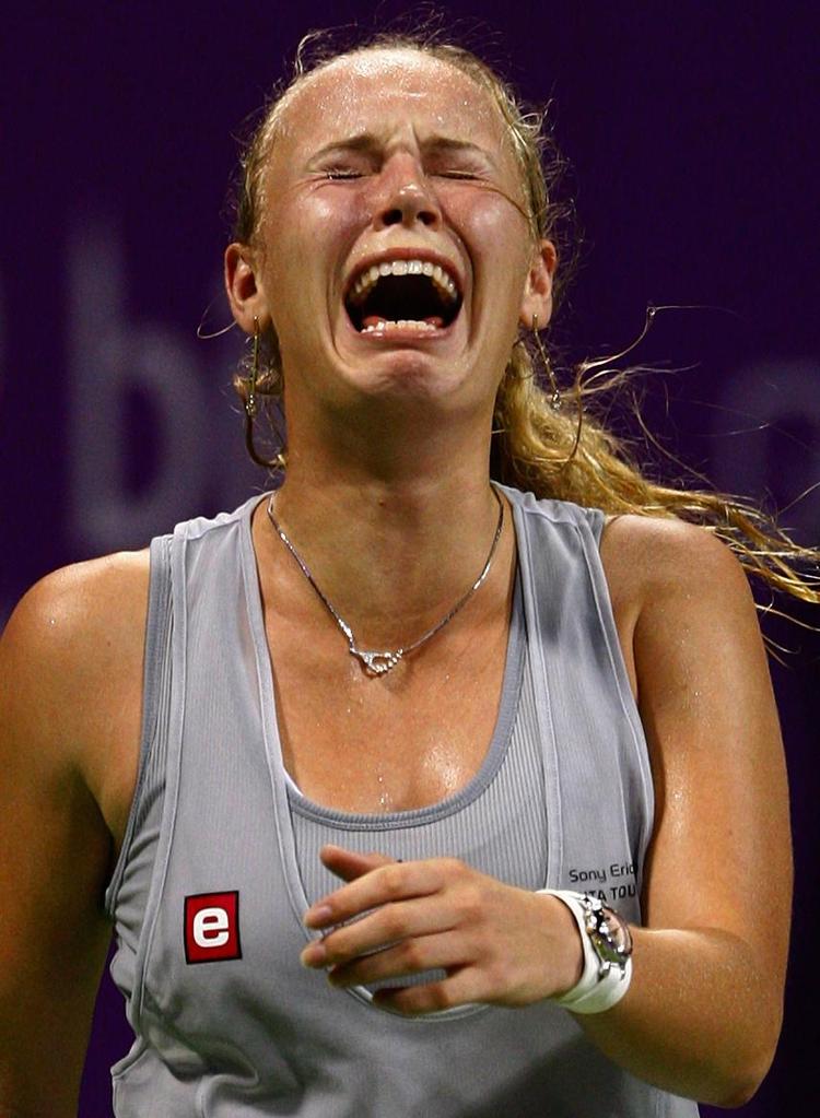 Smerterne spillede ind, da Wozniacki kæmpede sig til sin anden sejr i Doha. 