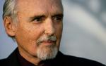 Dennis Hopper ses her i 2008 i Paris, hvor han er blev udnævnt til Chevalier. 