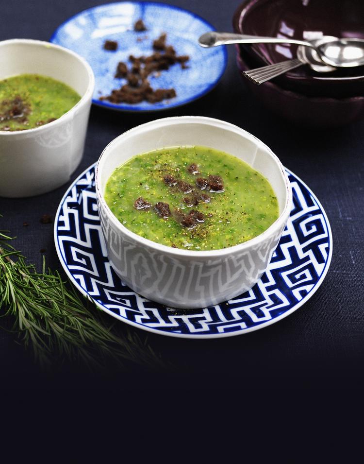 Æblegrøntkålssuppe med øl og rugbrødsknas. Foto: Columbus Leth. 