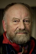 Bombetrussel. Kurt Westergaard og hans naboer er blevet evakueret, efter en ukendt pakke er fundet foran tegnerens hjem. 