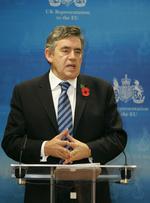 klimahjælper. Den britiske premierminister Gordon Brown lover nu at hjælpe Lars Løkke Rasmussen (V) med at få landet en klimaaftale i København. 