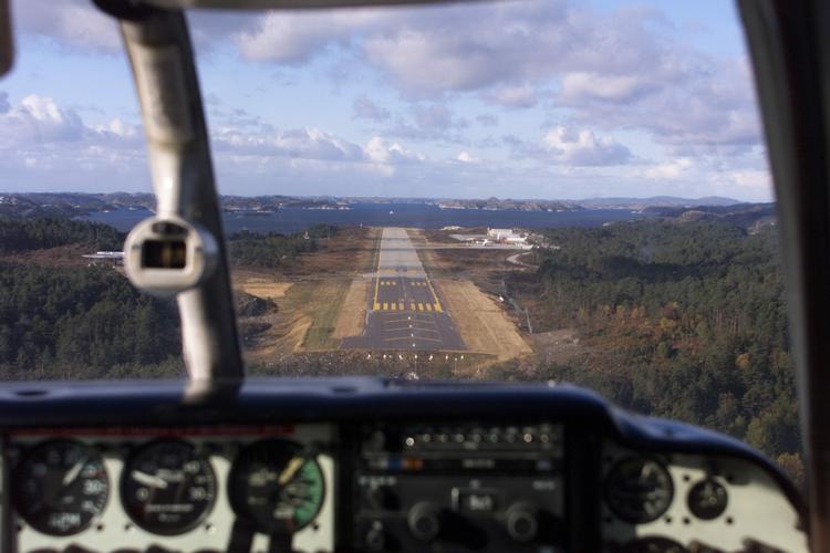 Dobbeltsikring. En iransk pilot havde brug for al den hjælp, han kunne få, så han bad passagererne om at bede en lille bøn, før han landede sit fly, der havde en teknisk fejl. 