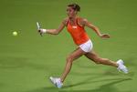 COMEBACK. Bagud 1-0 og nede med 4-0 i sæt lignede Agnieszka Radwanska en taber, men hun fik vendt kampen mod Viktoria Asarenka og sendte dermed Caroline Wozniacki i semifinalen. 