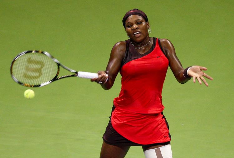 Modstand. Serena Williams var presset i dele af det første sæt, som amerikaneren nåede at spille mod Caroline Wozniacki. 