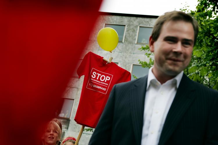 Protest. Alt har ikke været medvind for Nicolai Wammen. Da kommunen varslede besparelser i 2006 blev han mødt af vrede demonstranter. (Arkivfoto) 