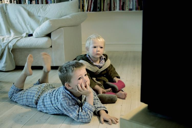 Tændt. De fleste har oplevet overgangen til digitalt tv uden problemer, men enkelte steder skal sendenettet støj, der forringer signalet.  (Arkivfoto) 