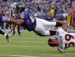 Forsvarskamp. Baltimore Ravens Ray Rice springer frem til et touchdown mod Denver Broncos. 