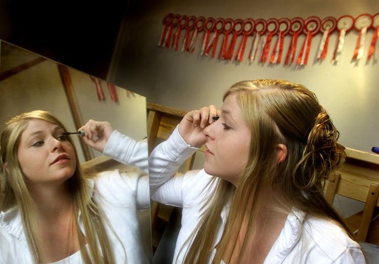 Mange danskere lider af parfumeallergi. Blandt andre Cecilie Østergren, der tidligere har fortalt om problemet i Politiken. Det center, der forsker i emnet var tæt på at lukke.Akrivfoto 