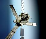 Satelitten har 69 antenner fordelt på tre arme. De registrerer jordens udledning af mikrobølger. 