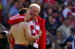 ude. Franck Ribery (til venstre) er i behandling for en skade og kan ikke hjælpe Uli Hoeness og resten af Bayern-ledelsen i aften. Arkivfoto. 
