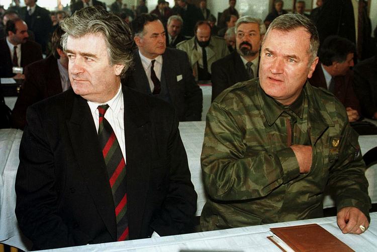 Karadzic i dagens retsmøde ved krigsforbryderdomstolen i Haag 