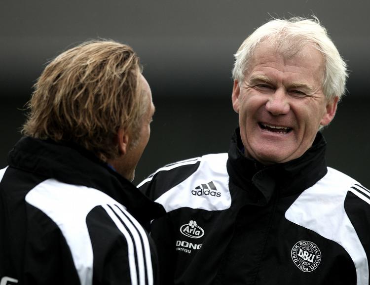 Morten Olsen holder kortene tæt ind til kroppen hvad angår hans eventuelle kontraktforlængelse med DBU. Arkivfoto. 