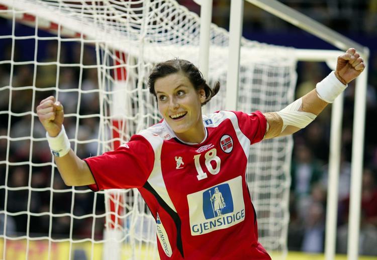 Der er rift om verdens bedste håndboldspiller Linn-Kristin Riegelhuth, som er udtaget til at spille to kampe samme dag. Arkivfoto. 