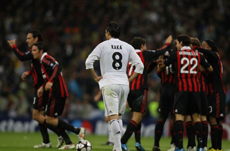 REVANCHE. Kaka og Real Madrid tabte overraskende på hjemmebane til AC Milan for 14 dage siden. I aften skal forsøge at tage revanche. 