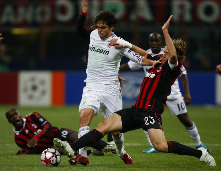INFIGHT. Opgøret mellem AC Milan og Real Madrid var en uhyr tæt affære, men trods masser af chancer endte opgøret 1-1 