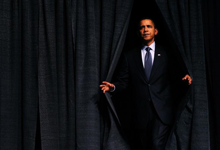 Nederlag. Obamas demokrater fik stryg ved guvernørvalgene i Virginia og New Jersey, selv om han her på billedet er på vej på scenen for at støtte demokraternes kandidat i New Jersey, Jon Corzine. 