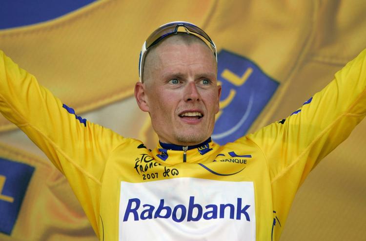 Mystikken om Michael Rasmussen cykelmæssige fremtid breder sig. Nu siger det italienske hold CDC-Cavaliere, at danskeren har underskrevte en kontrakt. 