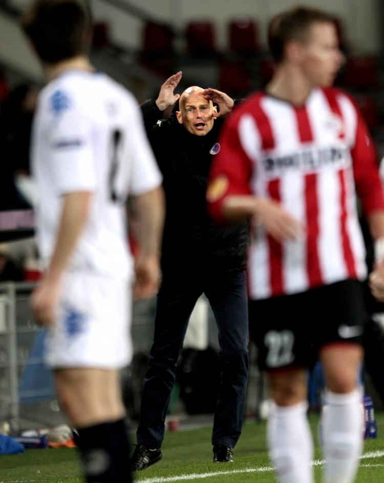 dirigent. Træner for FCK, Ståle Solbakken skal have holdet gjort klar til aftenens opgør mod PSV. Kampen sendes direkte på tv. Arkivfoto. 