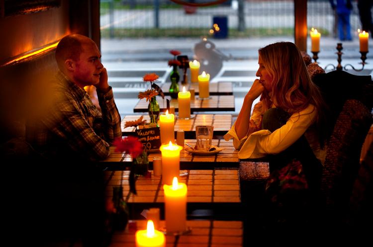 Varme himmelstrøg. Café Pelikan forsøger at peppe Amagerbrogade op, men konceptet holder ikke hele vejen til baren. Foto: Tobias Selnæs Markussen 