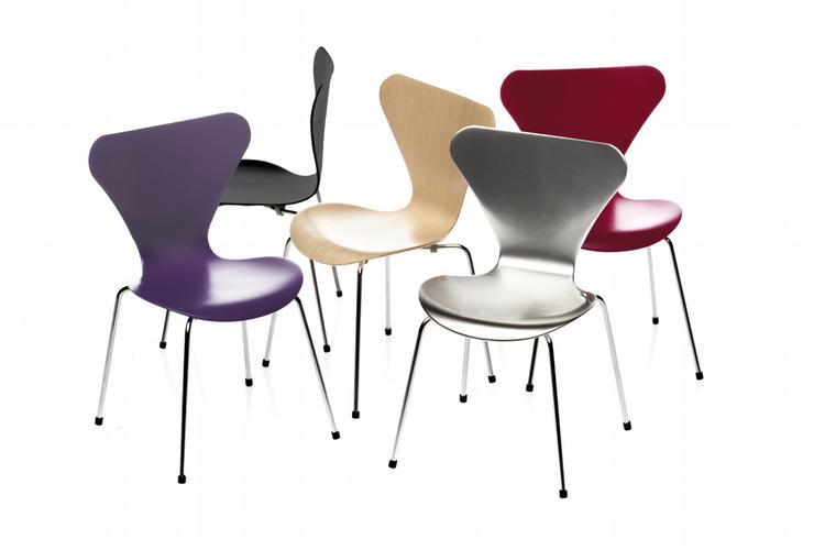 En møbelhandler i Virum beskylder møbelbranchen helt store spillere for karteldannelse. Blandt de anklagede er producenter som Fritz Hansen, Montana og Fredericia Furniture. 