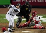 4-2. Mark Teixeira banker bolden af helvede til i 5. inning. Yankees vandt kamp 6 med 7-3 og er verdensmestre. 