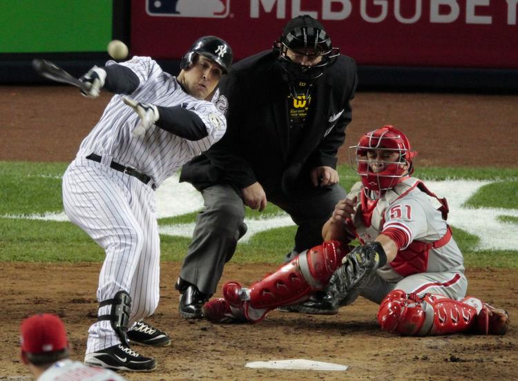 4-2. Mark Teixeira banker bolden af helvede til i 5. inning. Yankees vandt kamp 6 med 7-3 og er verdensmestre. 