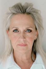 Mona Larsen byder sig selv udfordringer. Det skaber intensitet på hendes comeback i jazzland. Foto fra cd: Stephen Freiheit 