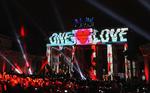 Kærlighed. 'One Love'. U2 var på hjemmebane i Berlin. 